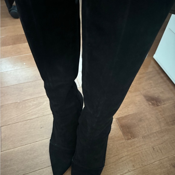 Authentic LV boots 9.8/10 new - Picture 4 of 11